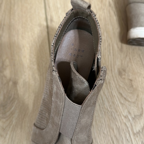 Wedge sneakers, size 7.5 - Picture 5 of 6